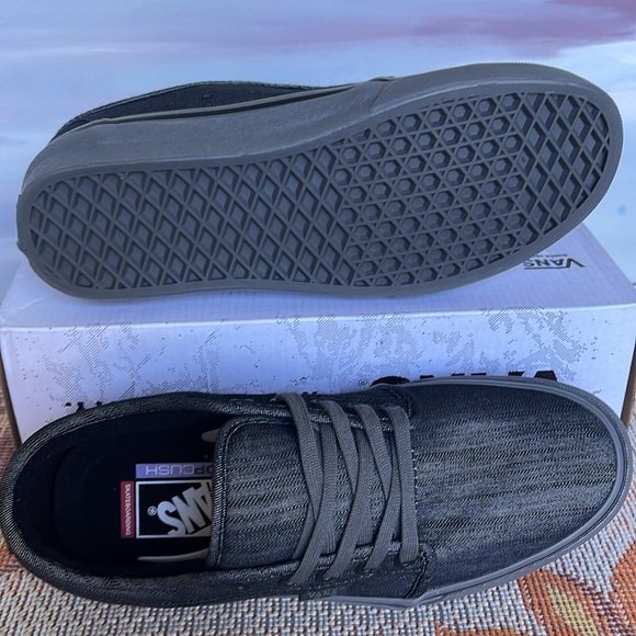 Vans WMNS Skate Chukka Low
Black/Grey/Denim
VN0A4BX45BR
Sneakers - Picture 3 of 16